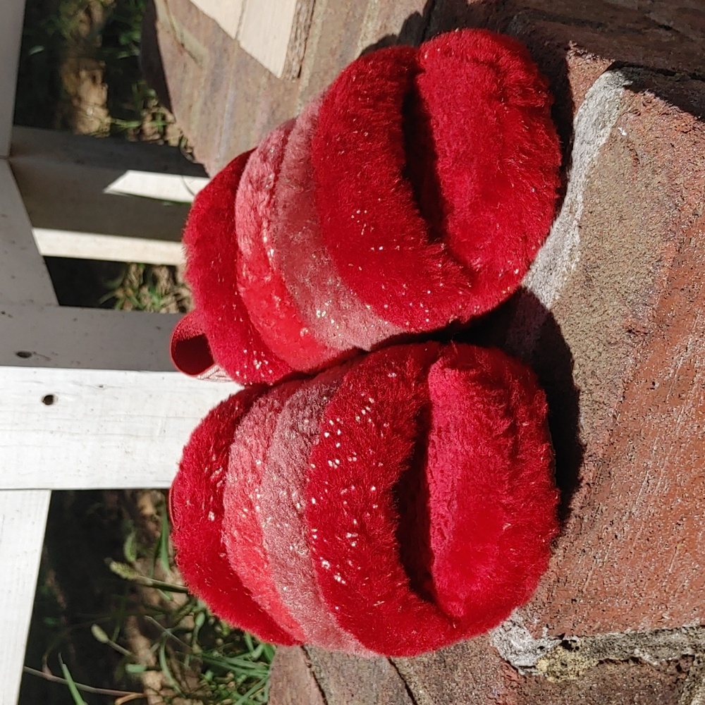 UGG Fluff Yeah Red Metallic Sparkle Slippers Size 8 (1525)